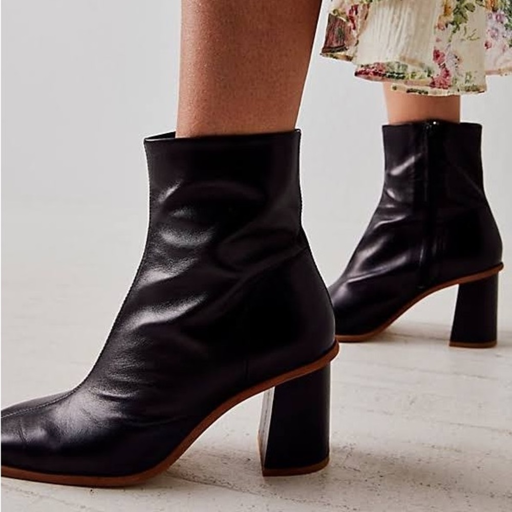 New in Box Free People Sienna ankle boots sz 40 black leather $198.00 sz 10